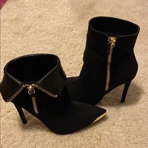 Black boots with side zipper